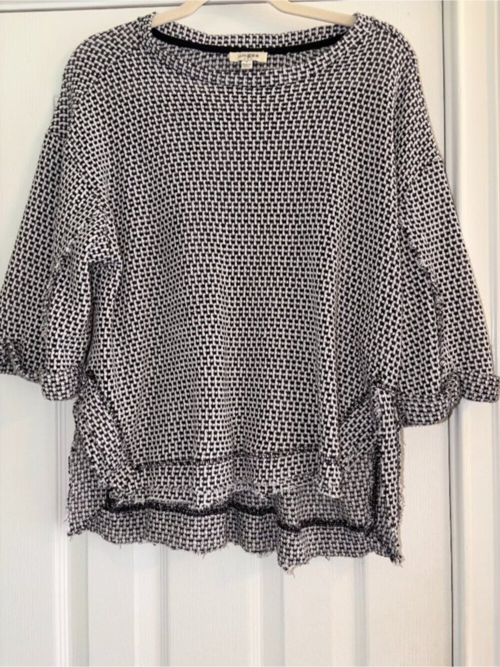 Umgee Smal Black White Round Neck Frayed Hem Blouse